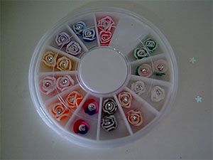 24 roses bicolores en 3D, style déco ongles japonaise